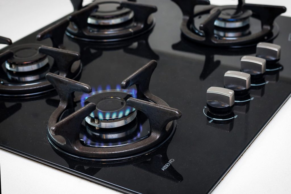 Jak skutecznie wyczyścić kuchenkę gazową?