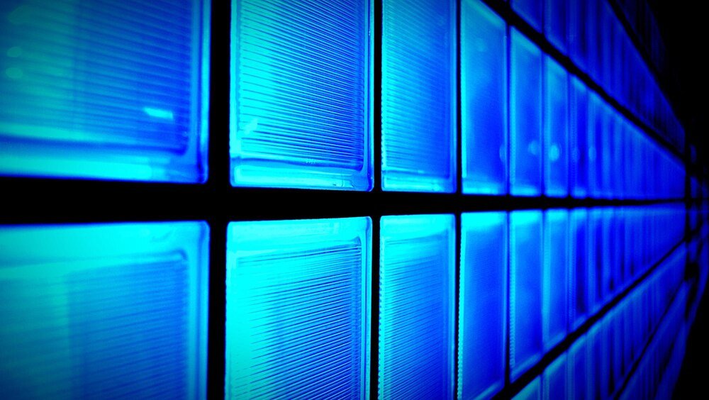 Osłony na płot panelowy – jak zadbać o prywatność w ogrodzie